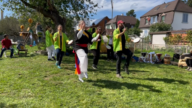Me performing utasanshin for Eisa dancers outdoors