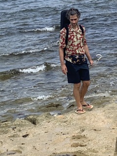 海のそばで民謡の練習 Practicing utasanshin by the sea